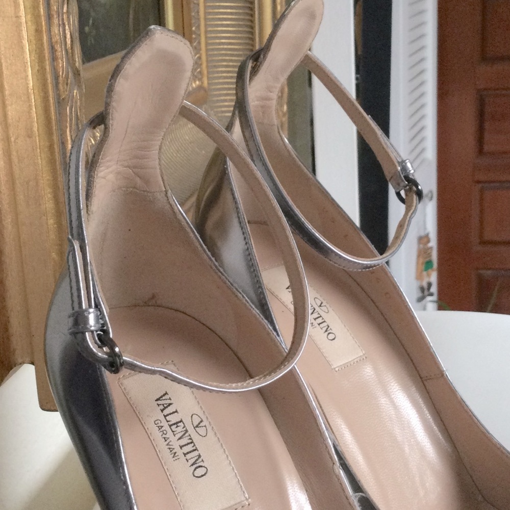Valentino Metallic Silver Leather Block Heel Pumps - Picture 8 of 16